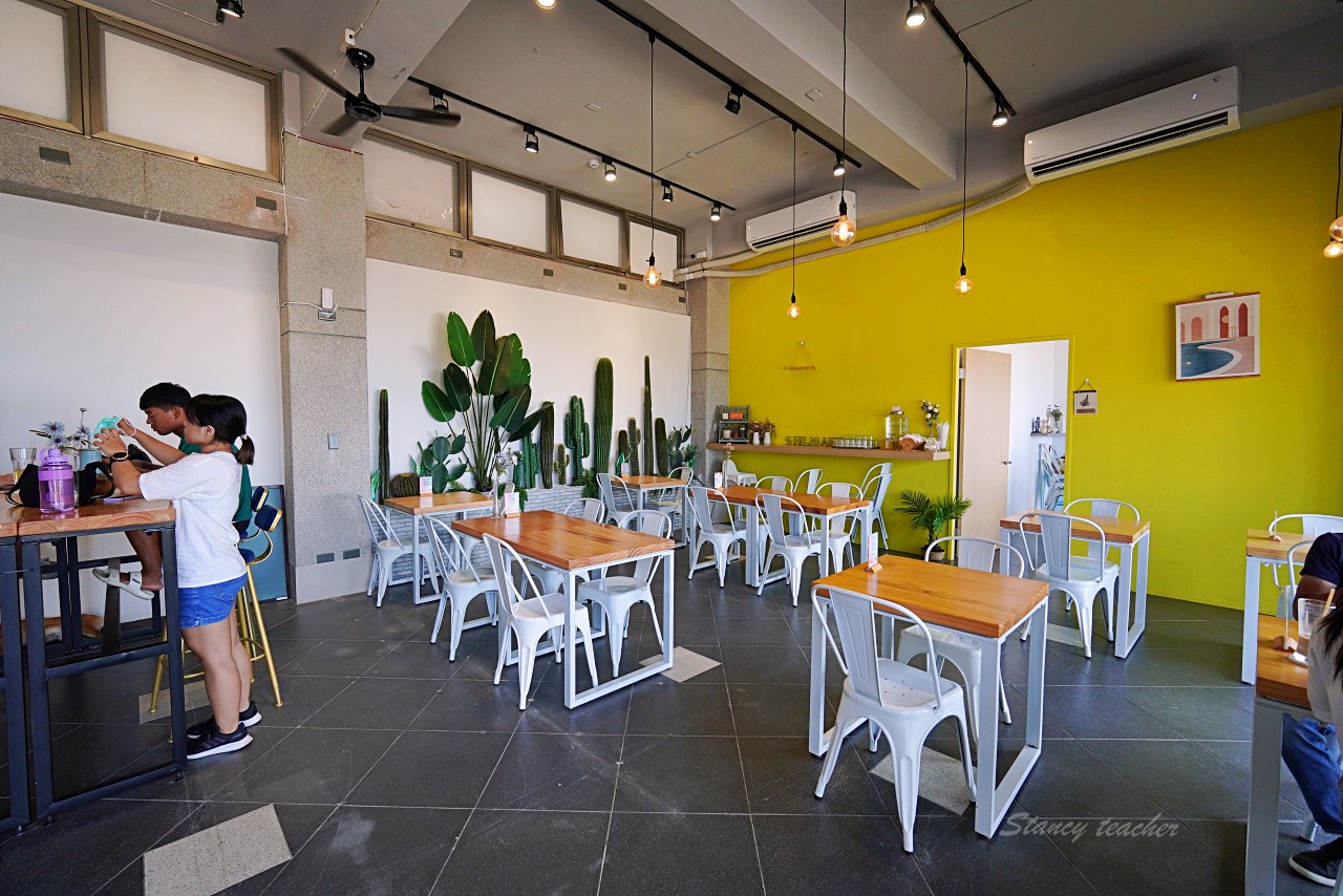 時咖啡 SHILICAFE｜澎湖寵物友善海景咖啡廳待在冷氣房就可以欣賞藍天白雲浪花海景