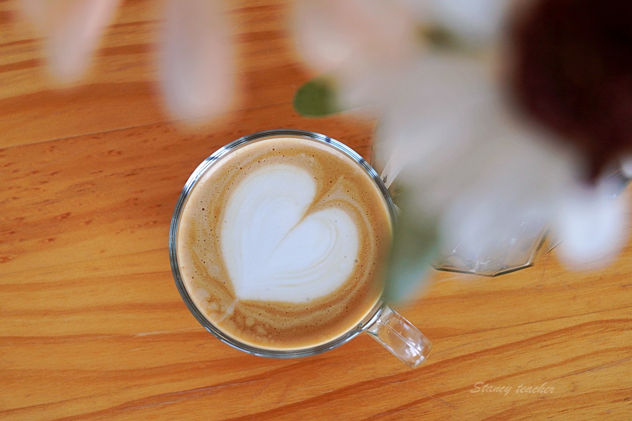時咖啡 SHILICAFE｜澎湖寵物友善海景咖啡廳待在冷氣房就可以欣賞藍天白雲浪花海景