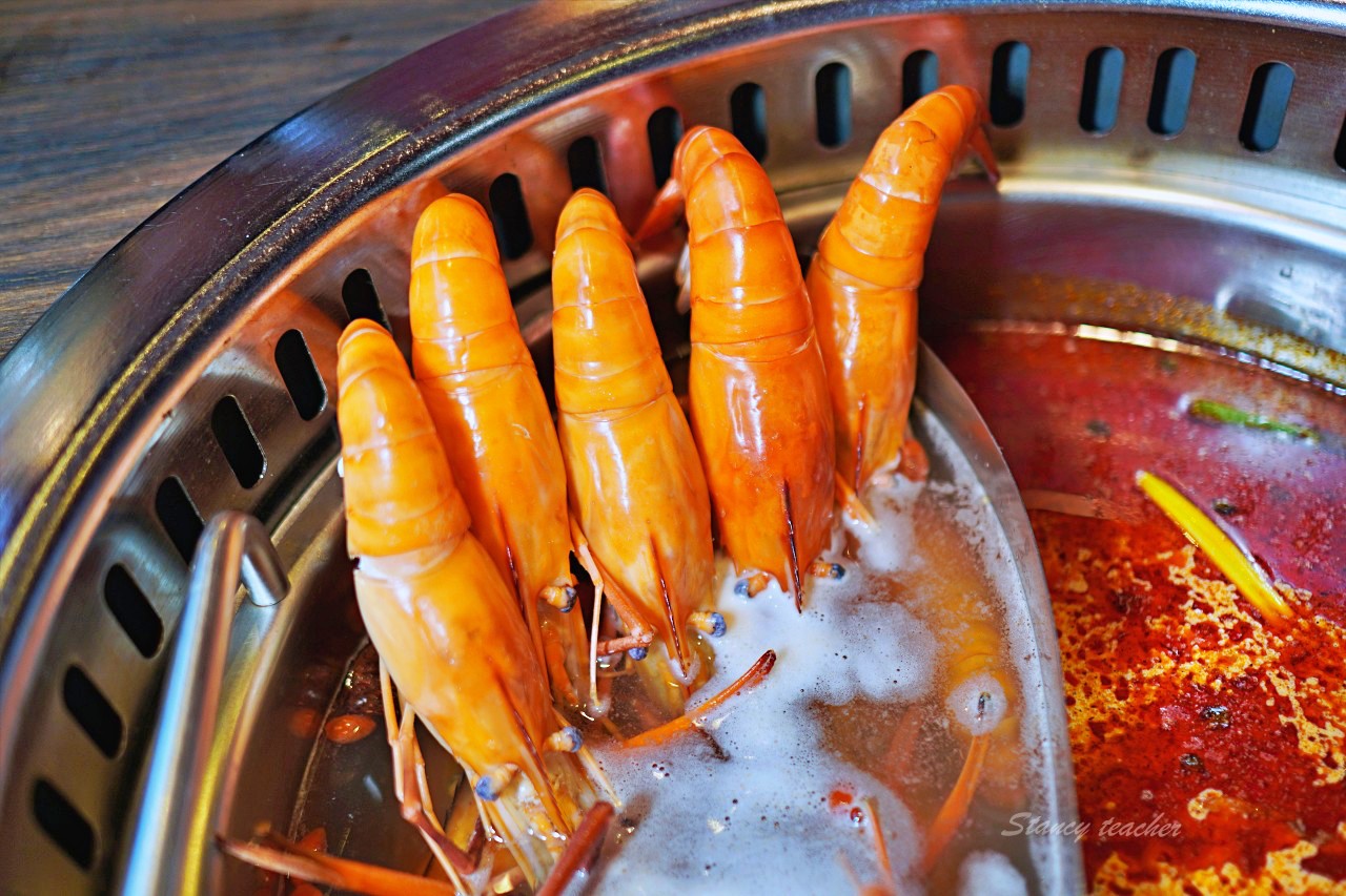 信義區美食｜辛巴適麻辣鍋 台北麻辣鍋吃到飽，燒酒蝦泰國蝦吃到飽，全台首創金色三麥蜂蜜啤酒喝到爽