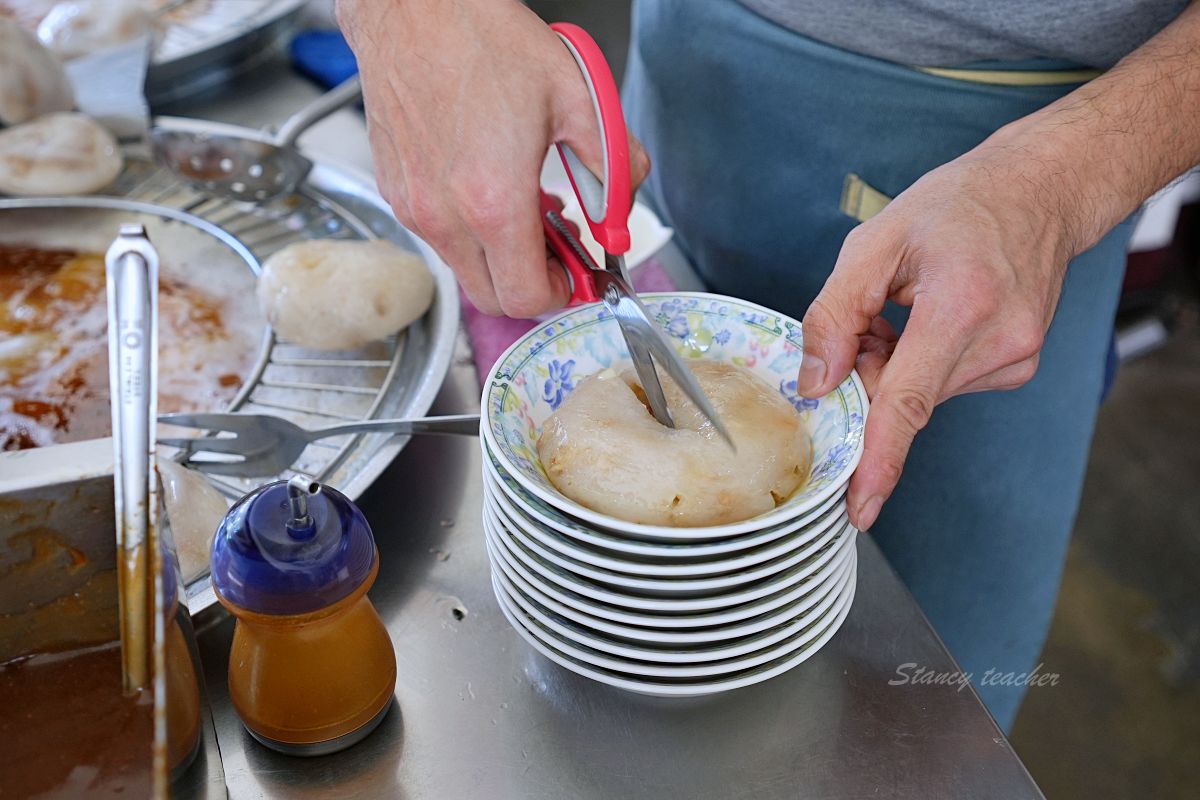南投埔里美食，菊肉圓，一圓三吃超過癮，最後加大骨高湯整碗吃得連渣都不剩