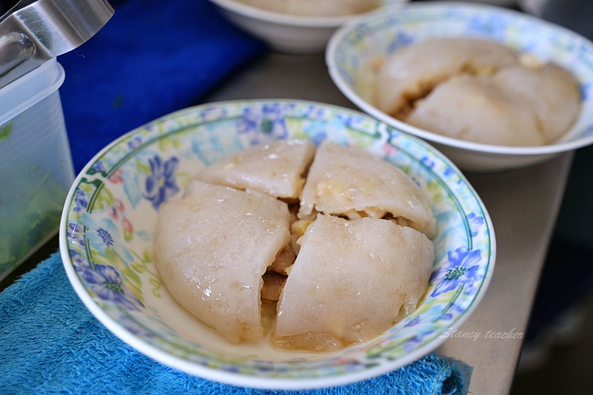 南投埔里美食，菊肉圓，一圓三吃超過癮，最後加大骨高湯整碗吃得連渣都不剩