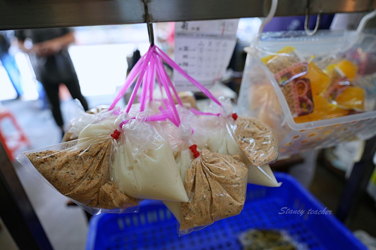 南投埔里美食，菊肉圓，一圓三吃超過癮，最後加大骨高湯整碗吃得連渣都不剩