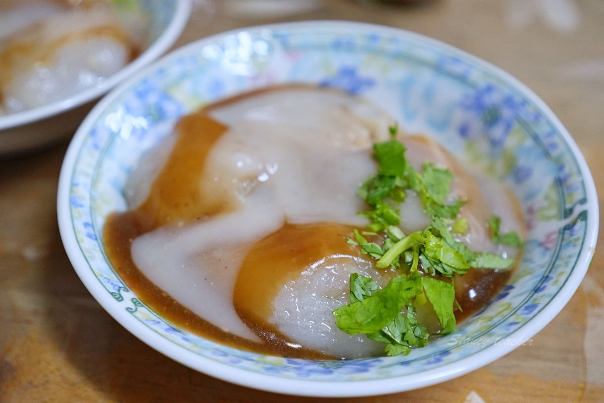 南投埔里美食，菊肉圓，一圓三吃超過癮，最後加大骨高湯整碗吃得連渣都不剩