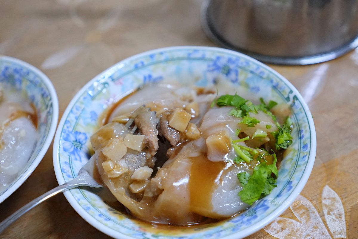 南投埔里美食，菊肉圓，一圓三吃超過癮，最後加大骨高湯整碗吃得連渣都不剩