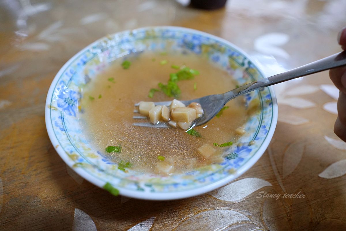 南投埔里美食，菊肉圓，一圓三吃超過癮，最後加大骨高湯整碗吃得連渣都不剩