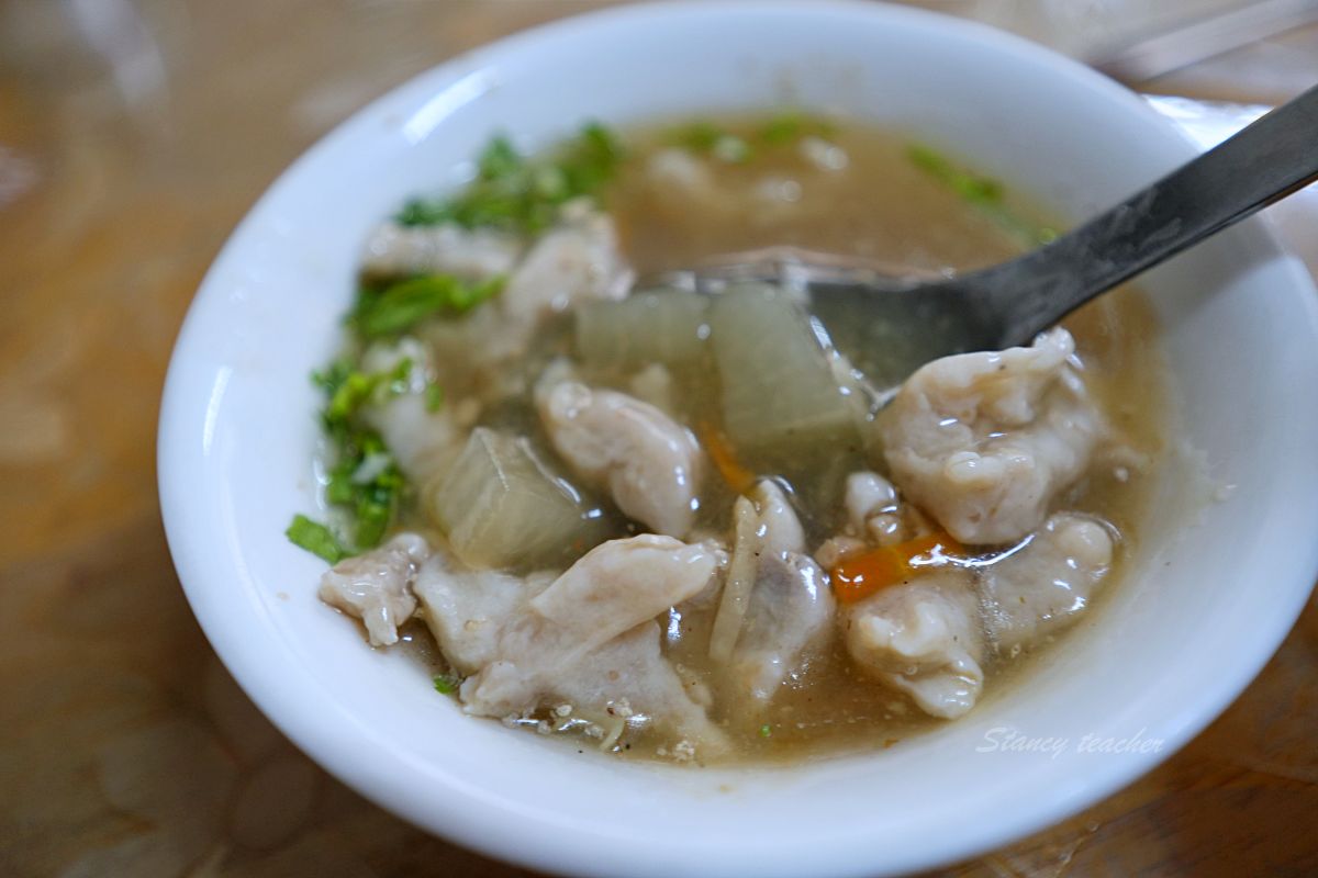 南投埔里美食，菊肉圓，一圓三吃超過癮，最後加大骨高湯整碗吃得連渣都不剩