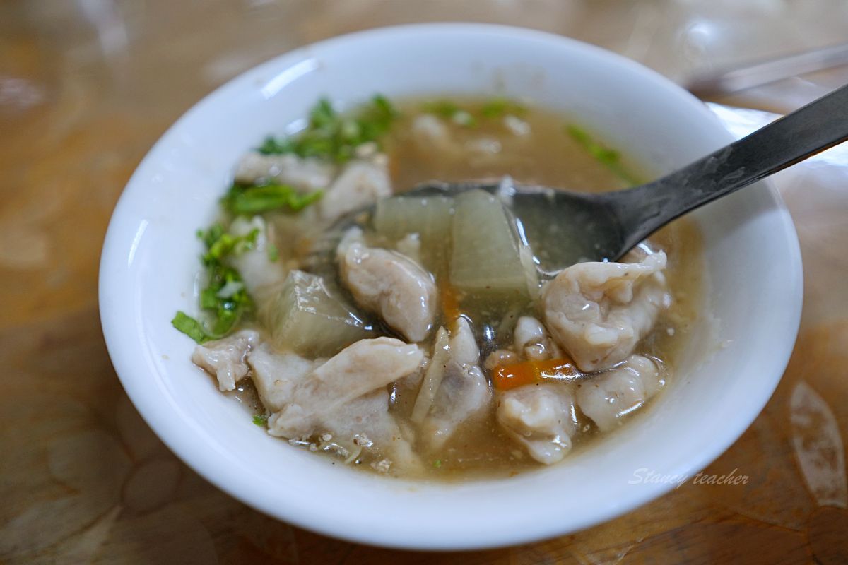 南投埔里美食，菊肉圓，一圓三吃超過癮，最後加大骨高湯整碗吃得連渣都不剩