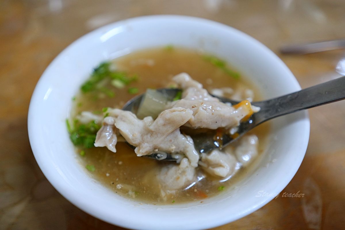 南投埔里美食，菊肉圓，一圓三吃超過癮，最後加大骨高湯整碗吃得連渣都不剩