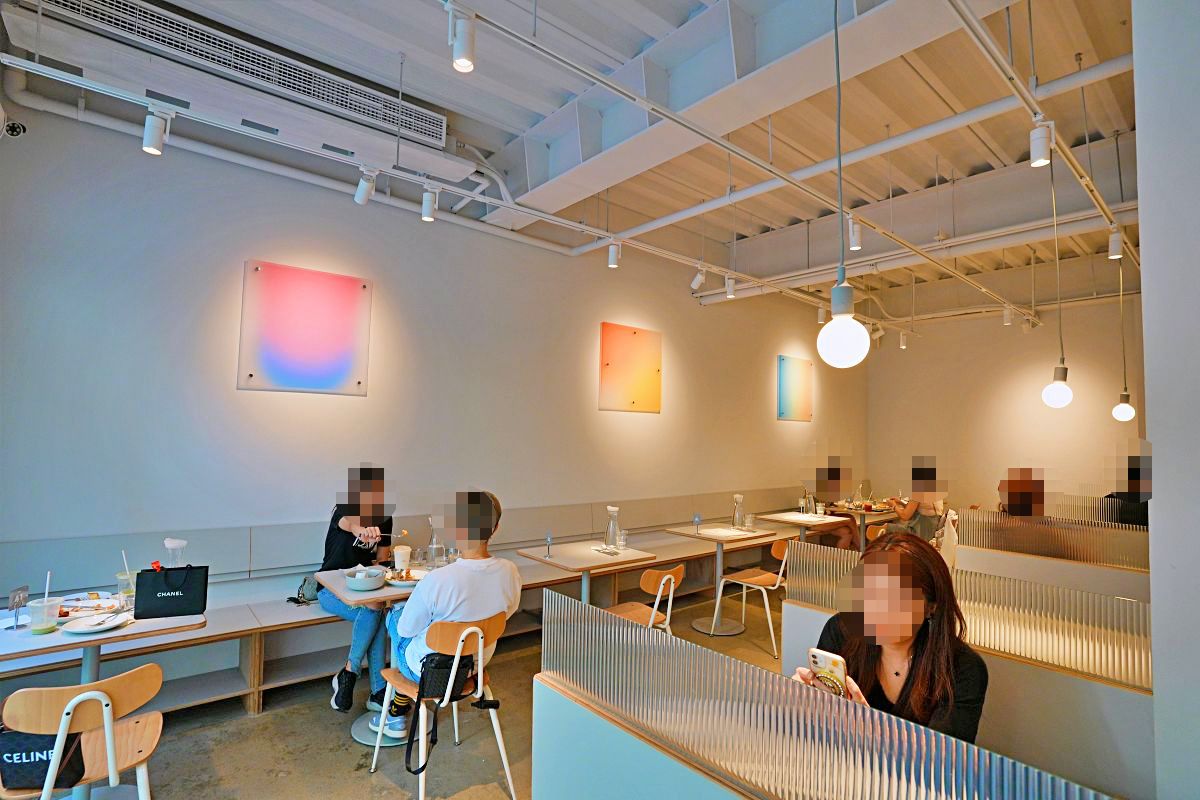 「BRUN不然-信義店」台北市純白森林系文青早午餐咖啡廳 戶外花園餐廳明亮舒適好放鬆