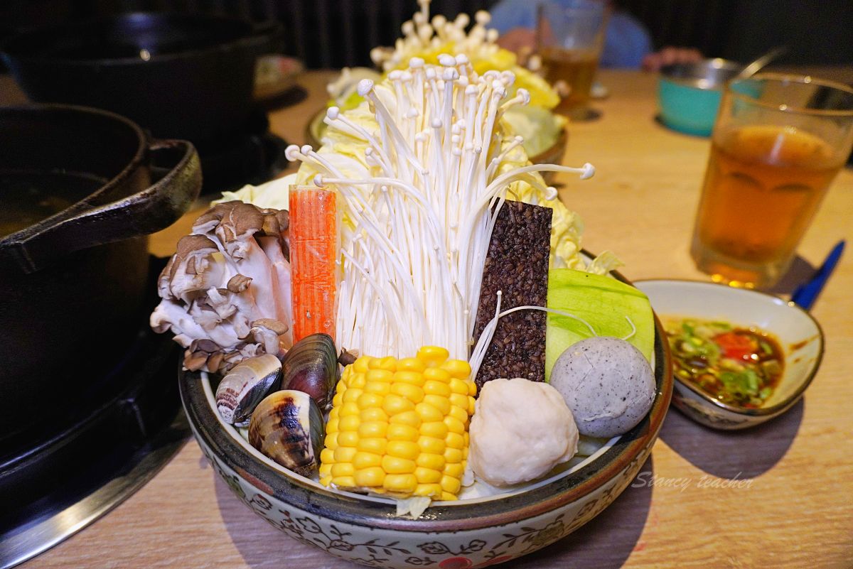 湯棧公益店|台中公益路火鍋怎麼點?麻油雞鍋、剝皮辣椒鍋與宵夜心得 湯棧公益店|台中公益路火鍋怎麼點?麻油雞鍋、剝皮辣椒鍋與宵夜心得