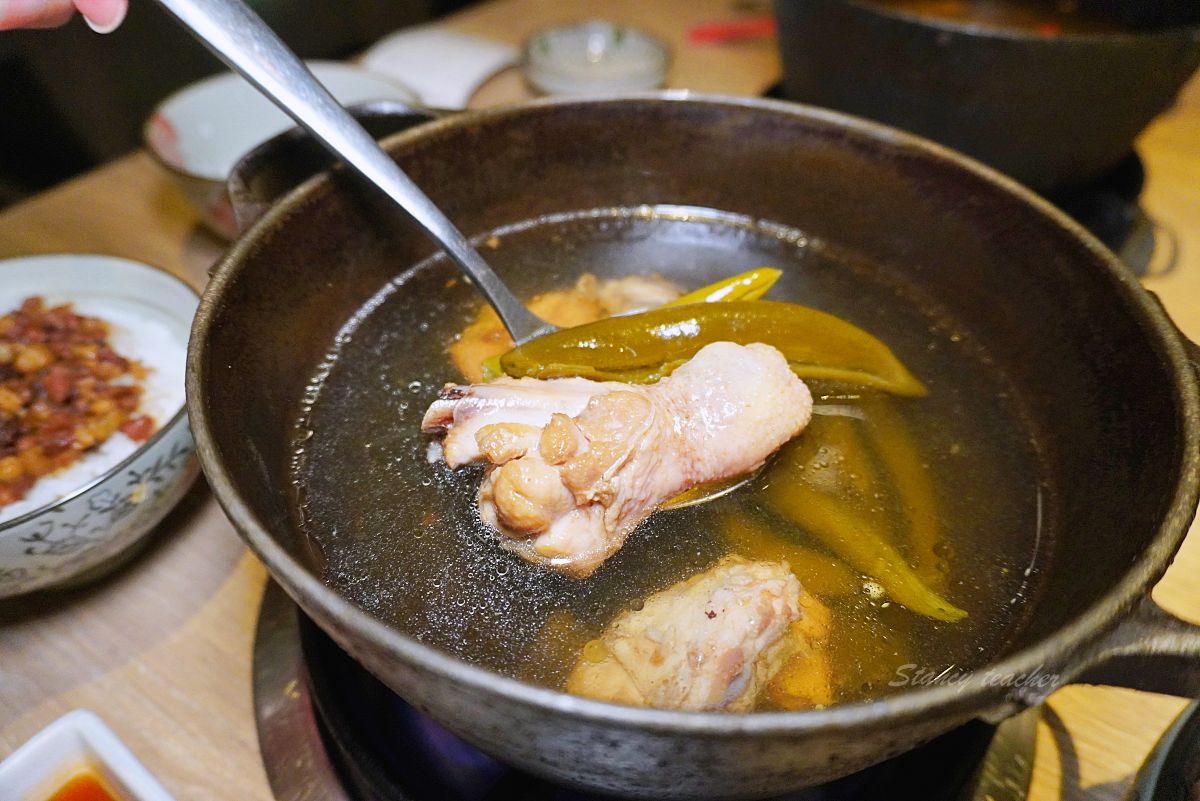湯棧公益店|台中公益路火鍋怎麼點?麻油雞鍋、剝皮辣椒鍋與宵夜心得 湯棧公益店|台中公益路火鍋怎麼點?麻油雞鍋、剝皮辣椒鍋與宵夜心得