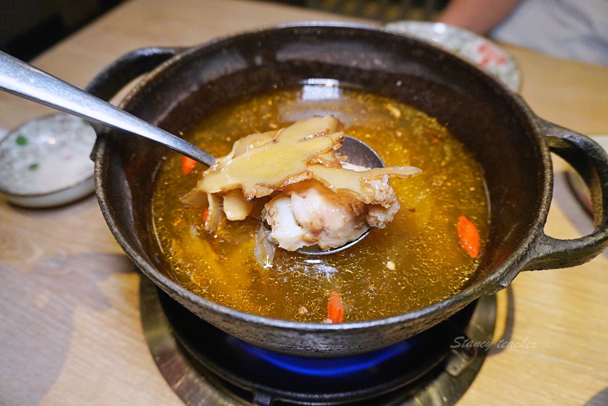 湯棧公益店｜台中公益路火鍋怎麼點？麻油雞鍋、剝皮辣椒鍋與宵夜心得
