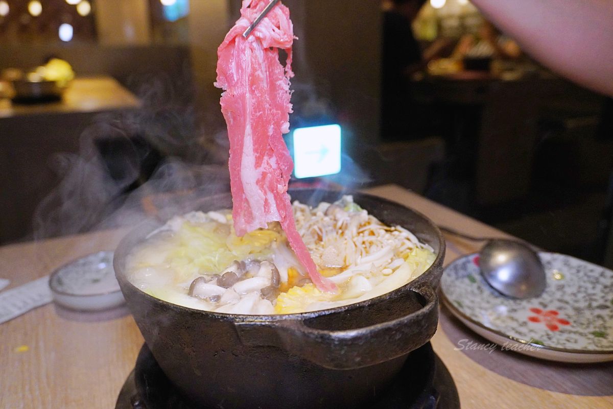 湯棧公益店|台中公益路火鍋怎麼點?麻油雞鍋、剝皮辣椒鍋與宵夜心得 湯棧公益店|台中公益路火鍋怎麼點?麻油雞鍋、剝皮辣椒鍋與宵夜心得