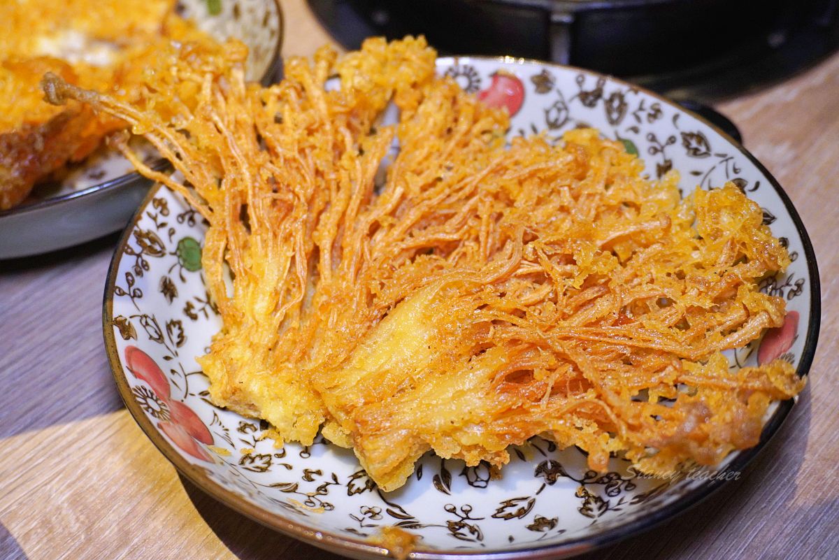 湯棧公益店|台中公益路火鍋怎麼點?麻油雞鍋、剝皮辣椒鍋與宵夜心得 湯棧公益店|台中公益路火鍋怎麼點?麻油雞鍋、剝皮辣椒鍋與宵夜心得