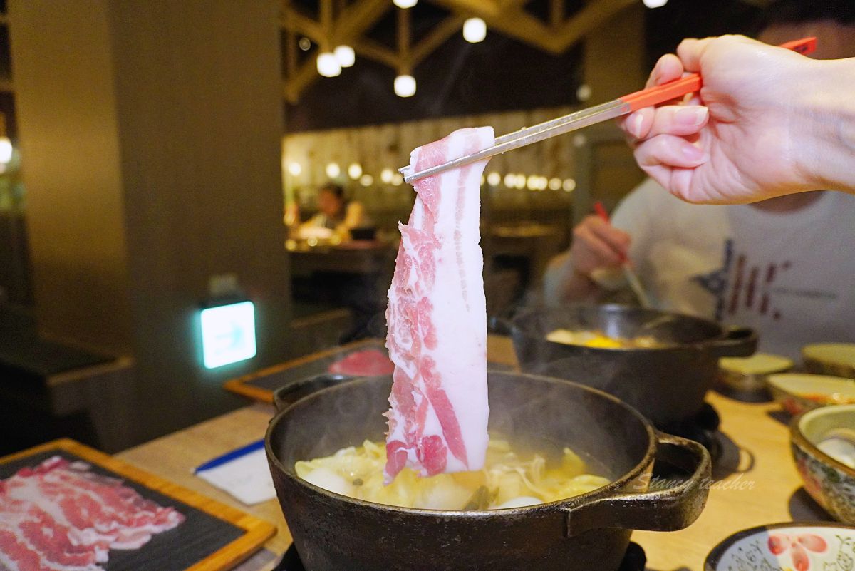湯棧公益店｜台中公益路火鍋怎麼點？麻油雞鍋、剝皮辣椒鍋與宵夜心得