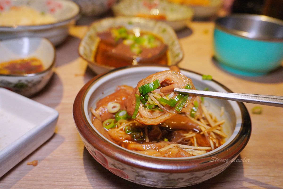 湯棧公益店|台中公益路火鍋怎麼點?麻油雞鍋、剝皮辣椒鍋與宵夜心得 湯棧公益店|台中公益路火鍋怎麼點?麻油雞鍋、剝皮辣椒鍋與宵夜心得
