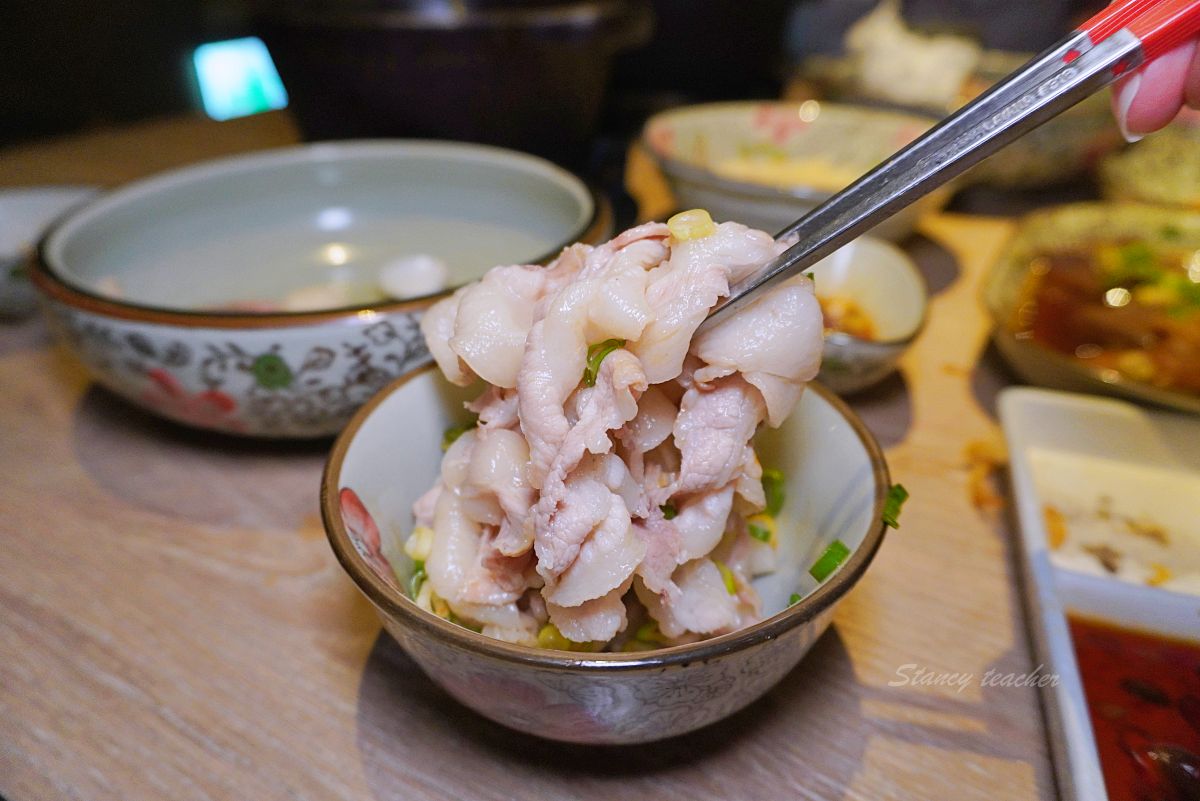 湯棧公益店｜台中公益路火鍋怎麼點？麻油雞鍋、剝皮辣椒鍋與宵夜心得