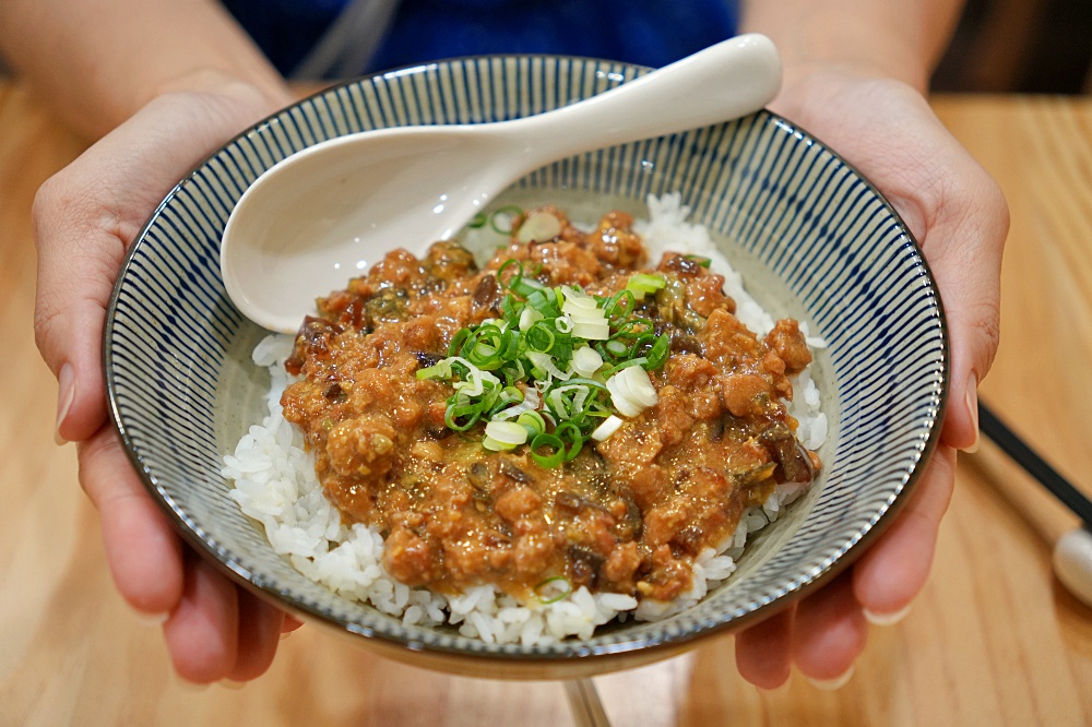 金門美食｜純情麵館黑嚕嚕皮蛋滷肉飯純郁雞湯麵金門不吃牛新選擇 @Stancy Teacher 美味異想世界