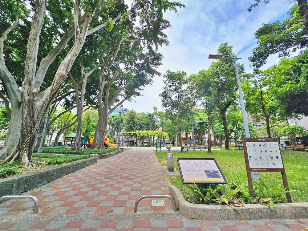 中山區南京復興站建案「紳藏」 英倫花園行館，制震綠建築周邊生活機能便利 @Stancy Teacher 美味異想世界