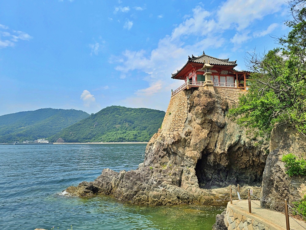 【廣島旅遊】「阿伏兔觀音」佇立懸崖海角上千年絕景寺廟驚見乳房御守太新奇此生必去 【廣島旅遊】「阿伏兔觀音」佇立懸崖海角上千年絕景寺廟驚見乳房御守太新奇此生必去