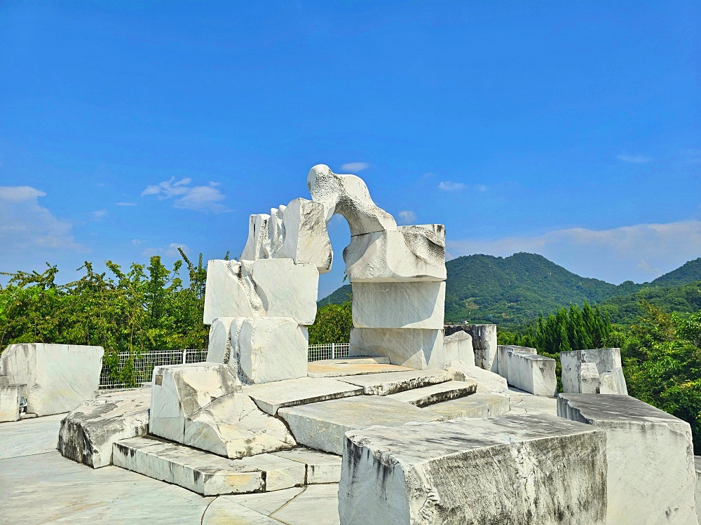 【廣島旅遊】廣島自由行景點「耕三寺-未來心之丘」戀戀希臘風走進白色大理石的夢幻國度太不可思議啦！