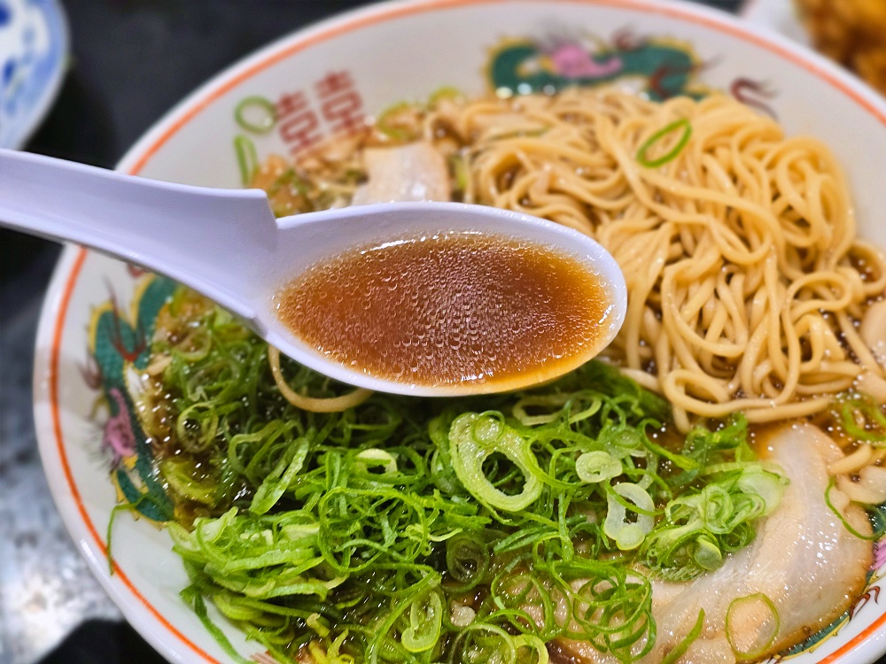 廣島美食必吃「尾道拉麵」三公 Onomichi Ramen Sanko醬油豬背脂蔥花爆棚巨大炸雞太強啦 廣島美食必吃「尾道拉麵」三公 Onomichi Ramen Sanko醬油豬背脂蔥花爆棚巨大炸雞太強啦