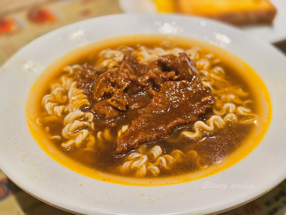 香港茶餐廳「紅茶冰室」醒晨早餐最划算招牌沙嗲牛肉麵丹麥酥+嫩滑炒蛋必吃