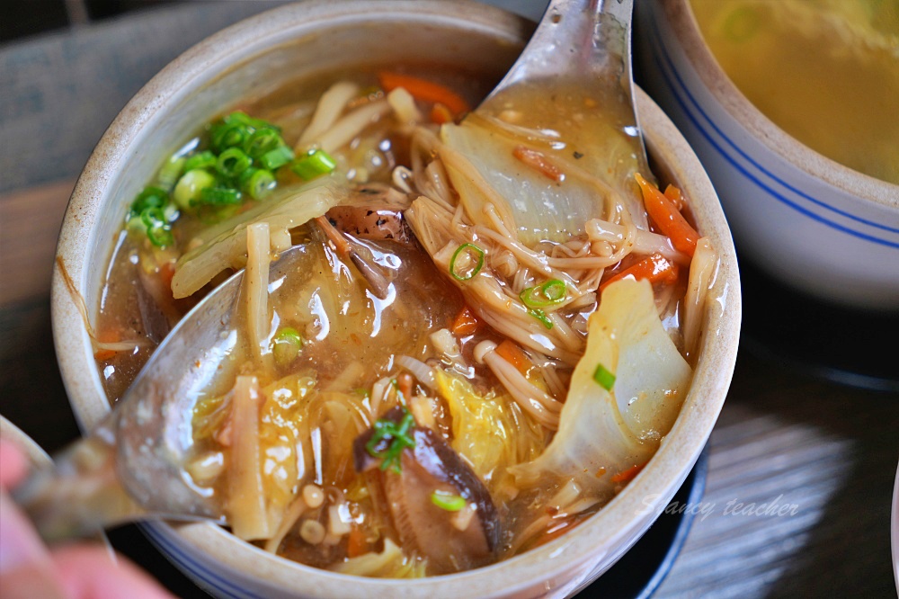 台北最好吃蝦仁飯「北門-蝦仁飯·煲湯」炸蛋蝦仁飯搭配超有料剝皮辣椒雞湯好過癮 台北最好吃蝦仁飯「北門-蝦仁飯·煲湯」炸蛋蝦仁飯搭配超有料剝皮辣椒雞湯好過癮