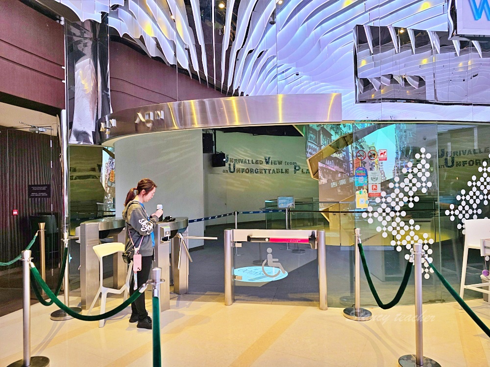 香港最高觀景台「香港Sky100」一覽維多利亞港百萬夜景Café 100雲朵下午茶太夢幻 香港最高觀景台「香港Sky100」一覽維多利亞港百萬夜景Café 100雲朵下午茶太夢幻