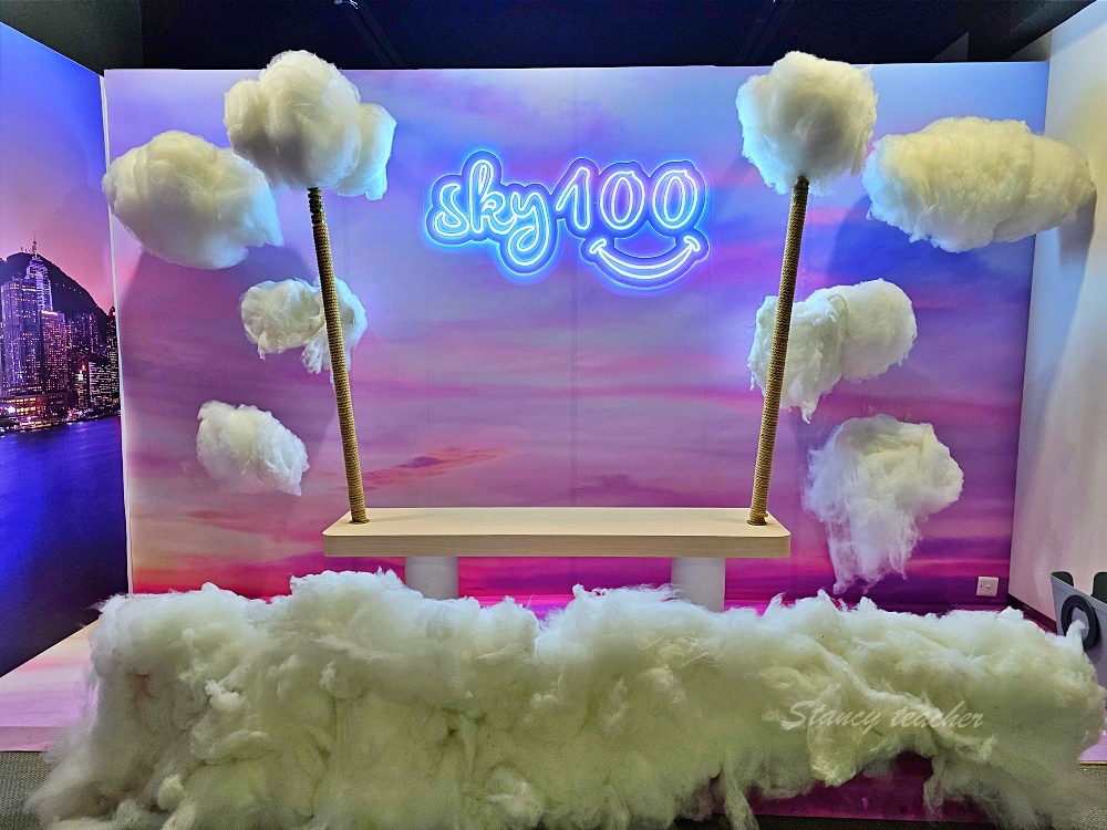 香港最高觀景台「香港Sky100」一覽維多利亞港百萬夜景Café 100雲朵下午茶太夢幻 香港最高觀景台「香港Sky100」一覽維多利亞港百萬夜景Café 100雲朵下午茶太夢幻