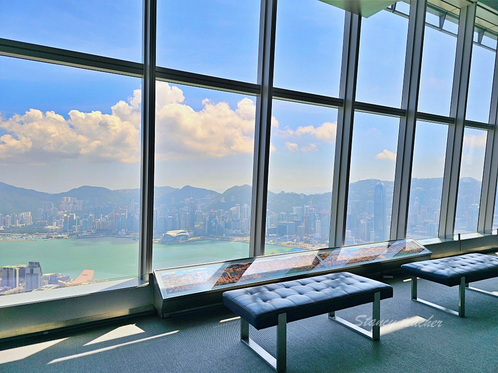 香港最高觀景台「香港Sky100」一覽維多利亞港百萬夜景Café 100雲朵下午茶太夢幻 香港最高觀景台「香港Sky100」一覽維多利亞港百萬夜景Café 100雲朵下午茶太夢幻