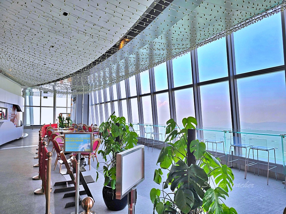 香港最高觀景台「香港Sky100」一覽維多利亞港百萬夜景Café 100雲朵下午茶太夢幻
