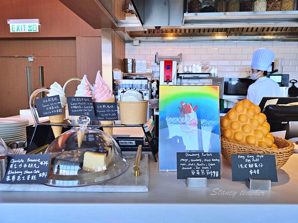 香港最高觀景台「香港Sky100」一覽維多利亞港百萬夜景Café 100雲朵下午茶太夢幻