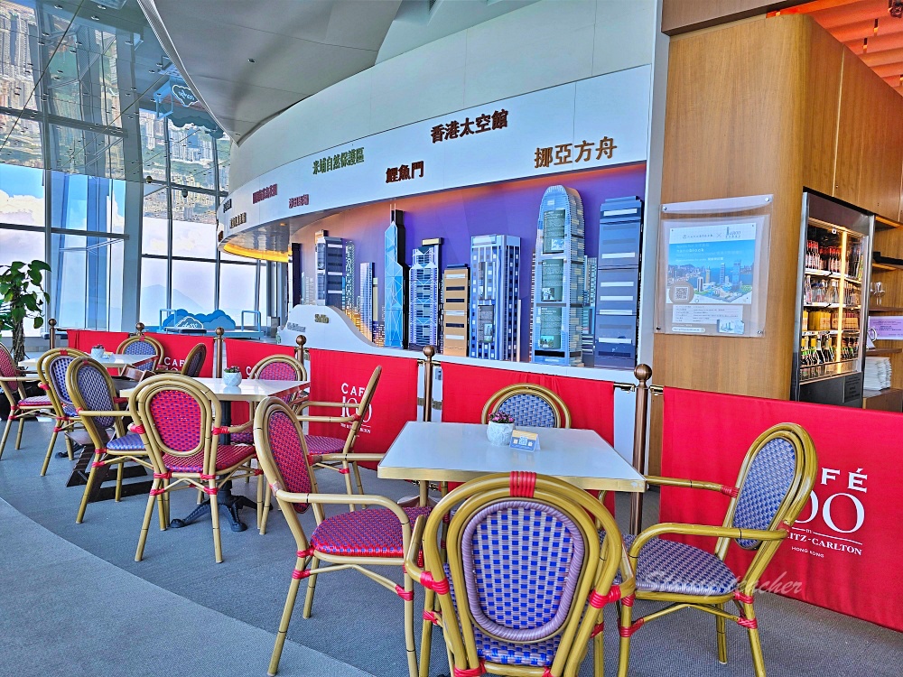 香港最高觀景台「香港Sky100」一覽維多利亞港百萬夜景Café 100雲朵下午茶太夢幻