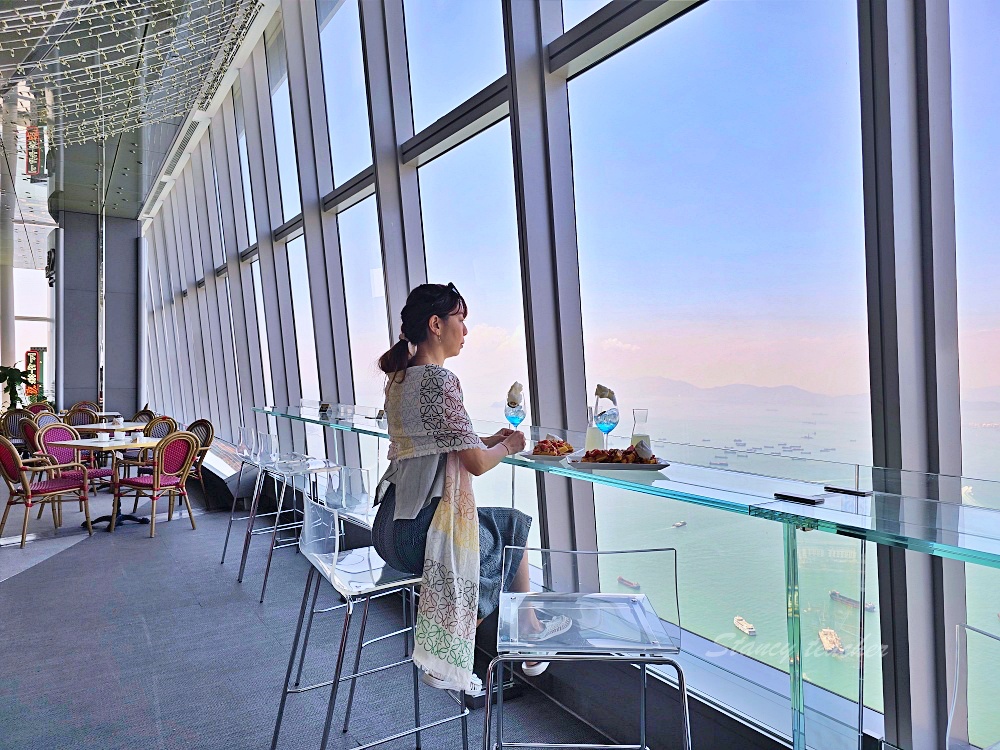 香港最高觀景台「香港Sky100」一覽維多利亞港百萬夜景Café 100雲朵下午茶太夢幻 香港最高觀景台「香港Sky100」一覽維多利亞港百萬夜景Café 100雲朵下午茶太夢幻