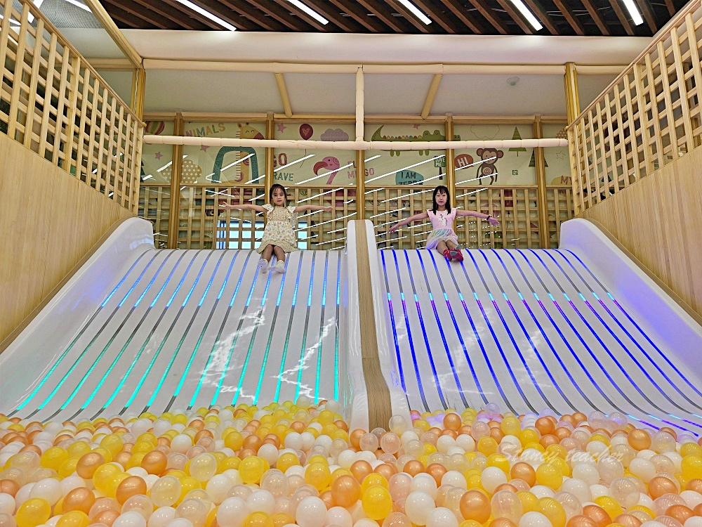 「樂米樂園新店北美館」新店裕隆城新開幕超夢幻百萬球池450坪室小孩放電好所在