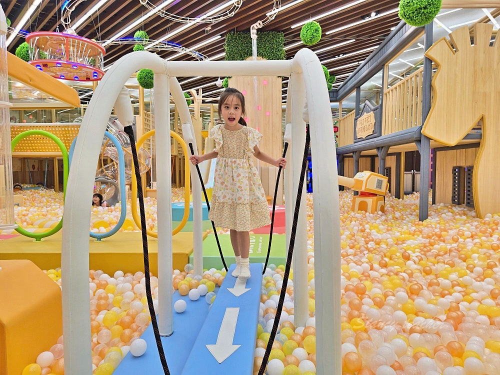 「樂米樂園新店北美館」新店裕隆城新開幕超夢幻百萬球池450坪室小孩放電好所在