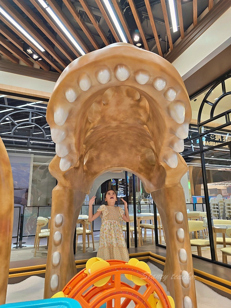 「樂米樂園新店北美館」新店裕隆城新開幕超夢幻百萬球池450坪室小孩放電好所在