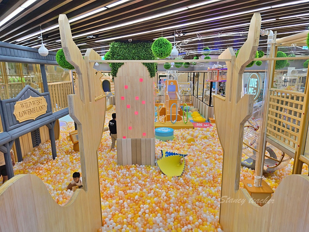 「樂米樂園新店北美館」新店裕隆城新開幕超夢幻百萬球池450坪室小孩放電好所在