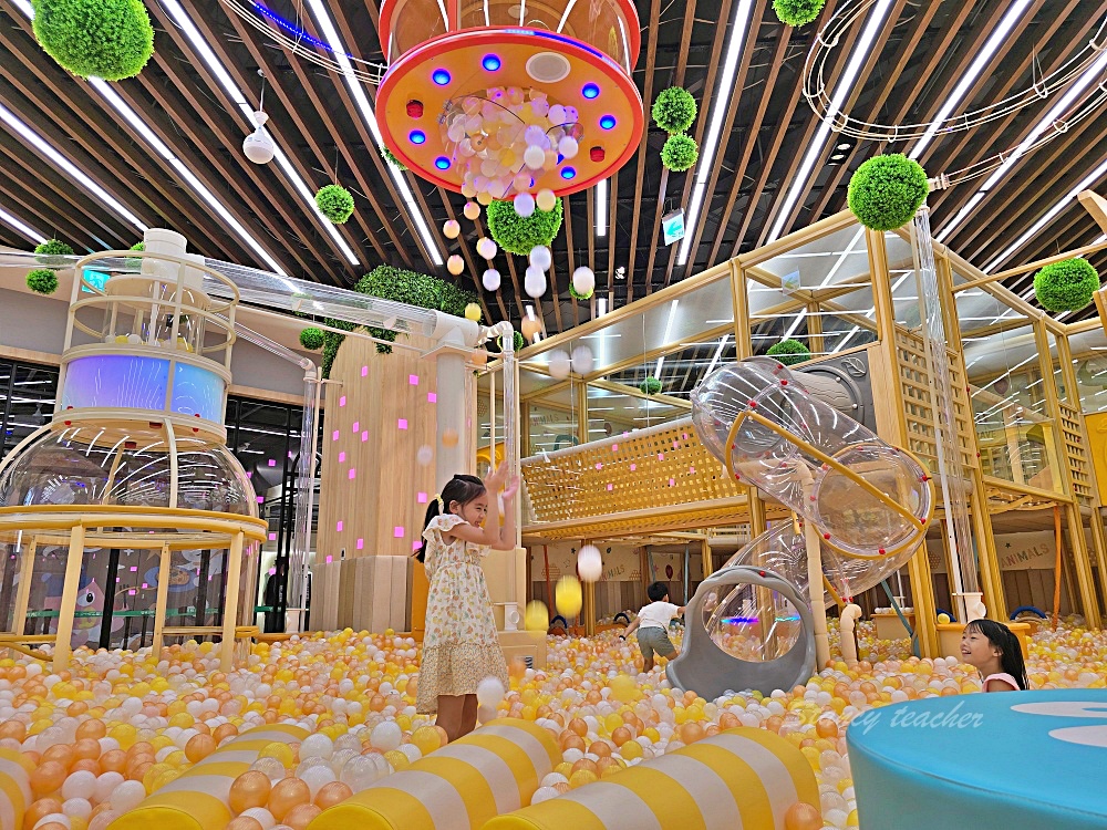 「樂米樂園新店北美館」新店裕隆城新開幕超夢幻百萬球池450坪室小孩放電好所在