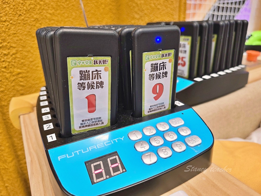 「樂米樂園新店北美館」新店裕隆城新開幕超夢幻百萬球池450坪室小孩放電好所在