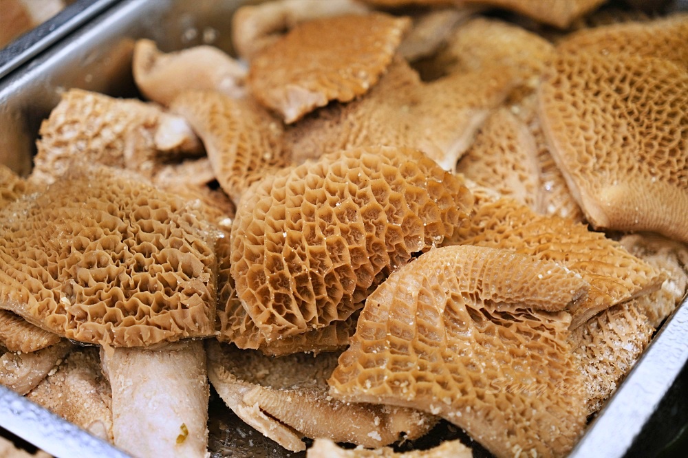 九添福牛肉麵，超扯無敵肉量大碗公牛肉麵超滿足（米其林必比登推薦）