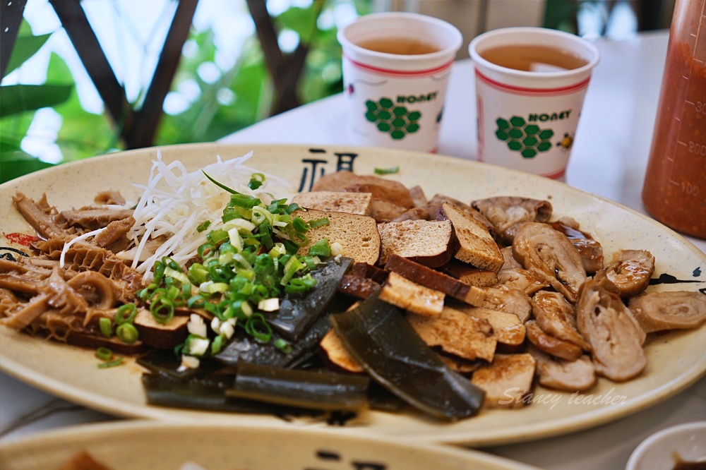 九添福牛肉麵，超扯無敵肉量大碗公牛肉麵超滿足（米其林必比登推薦）