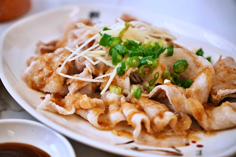 九添福牛肉麵，超扯無敵肉量大碗公牛肉麵超滿足（米其林必比登推薦）
