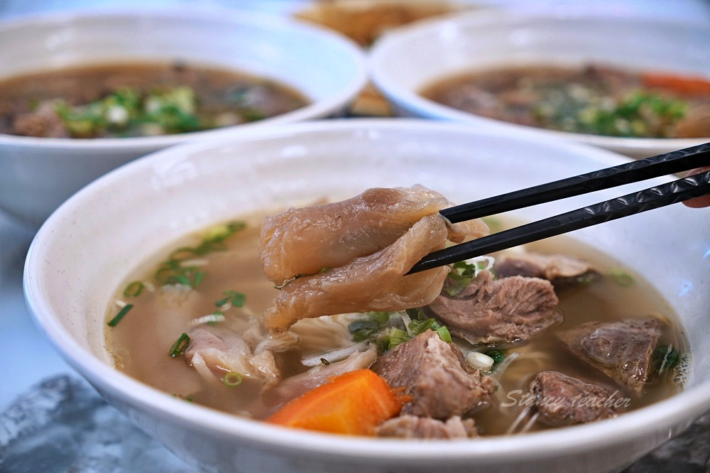 九添福牛肉麵，超扯無敵肉量大碗公牛肉麵超滿足（米其林必比登推薦）