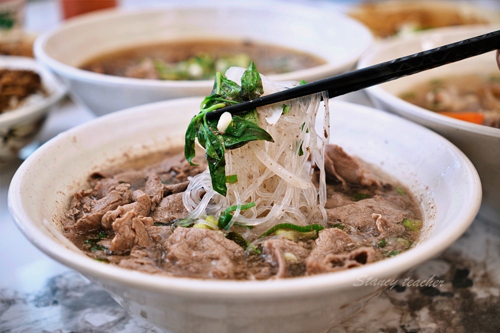 九添福牛肉麵,超扯無敵肉量大碗公牛肉麵超滿足(米其林必比登推薦) 九添福牛肉麵,超扯無敵肉量大碗公牛肉麵超滿足(米其林必比登推薦)