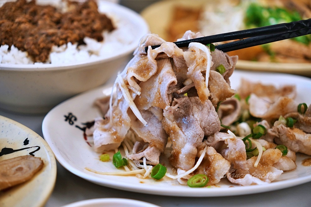 九添福牛肉麵,超扯無敵肉量大碗公牛肉麵超滿足(米其林必比登推薦) 九添福牛肉麵,超扯無敵肉量大碗公牛肉麵超滿足(米其林必比登推薦)