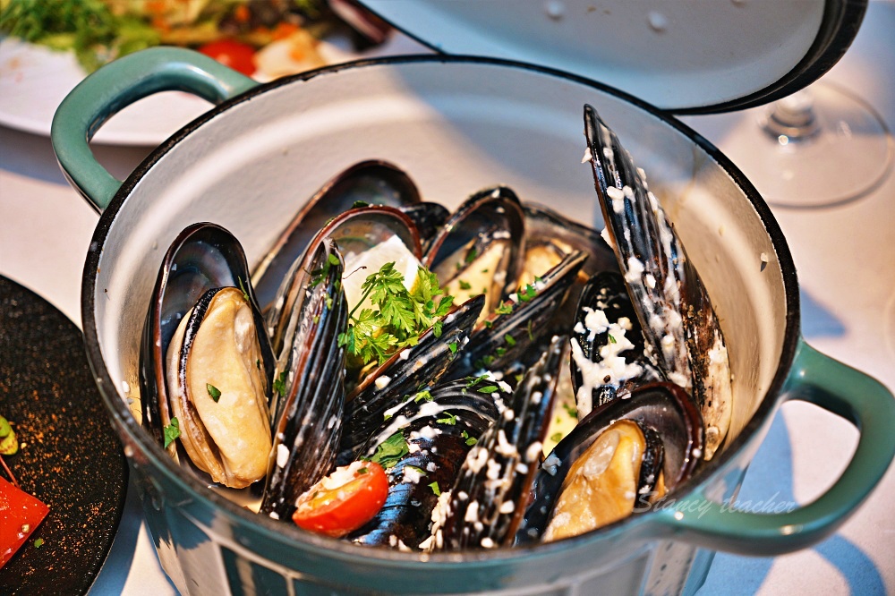大安區活體生蠔專賣店「She’ll Oyster bar 敘 」活體廣島生蠔法國吉拉朵超霸氣生蠔塔全吃得到