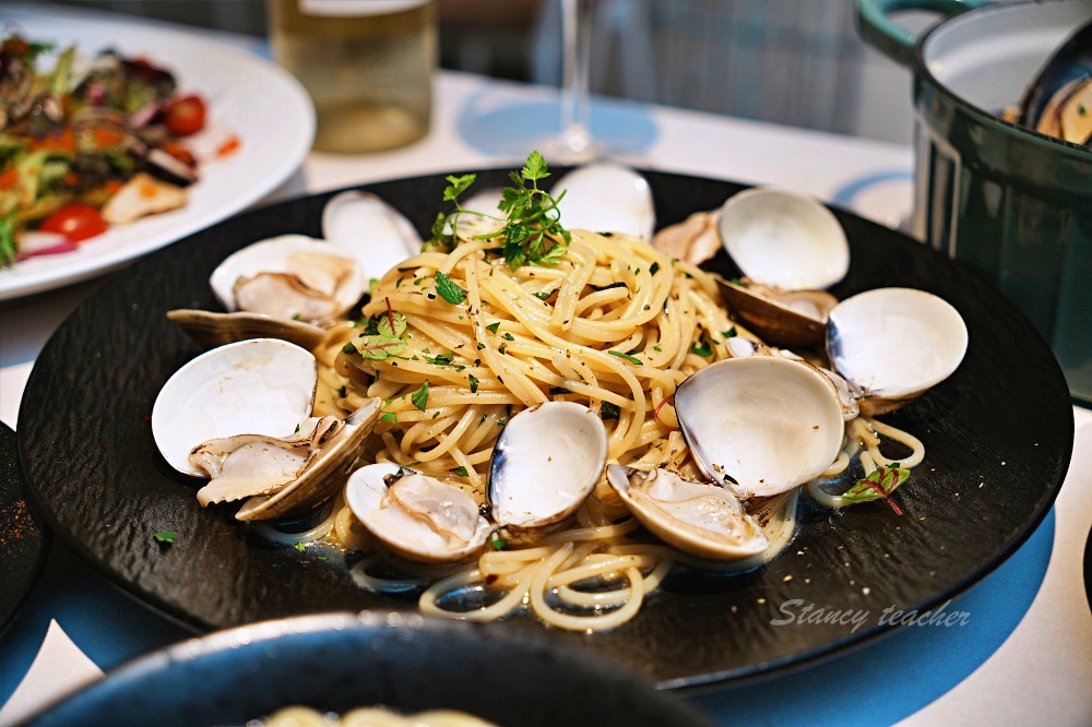 大安區活體生蠔專賣店「She’ll Oyster bar 敘 」活體廣島生蠔法國吉拉朵超霸氣生蠔塔全吃得到