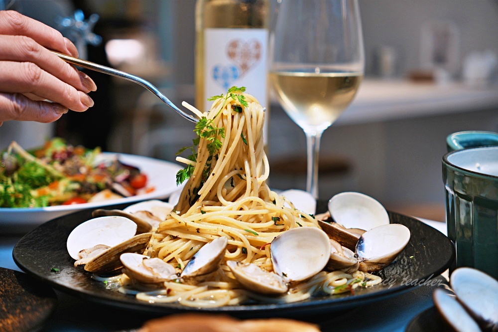 大安區活體生蠔專賣店「She’ll Oyster bar 敘 」活體廣島生蠔法國吉拉朵超霸氣生蠔塔全吃得到